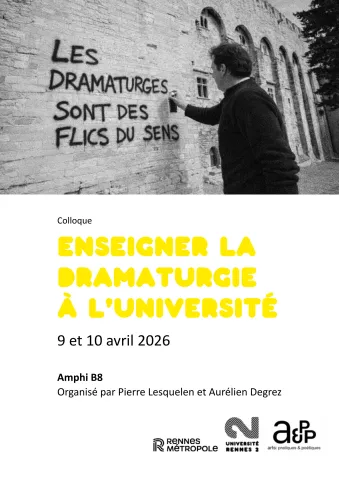 Homme peignant à la bombe le texte suivant sur un mûr de pierre : "les dramaturges sont des flics du sens" + titre du colloque "Enseigner la dramaturgie à l'université" et informations sur le lieu et la date du colloque